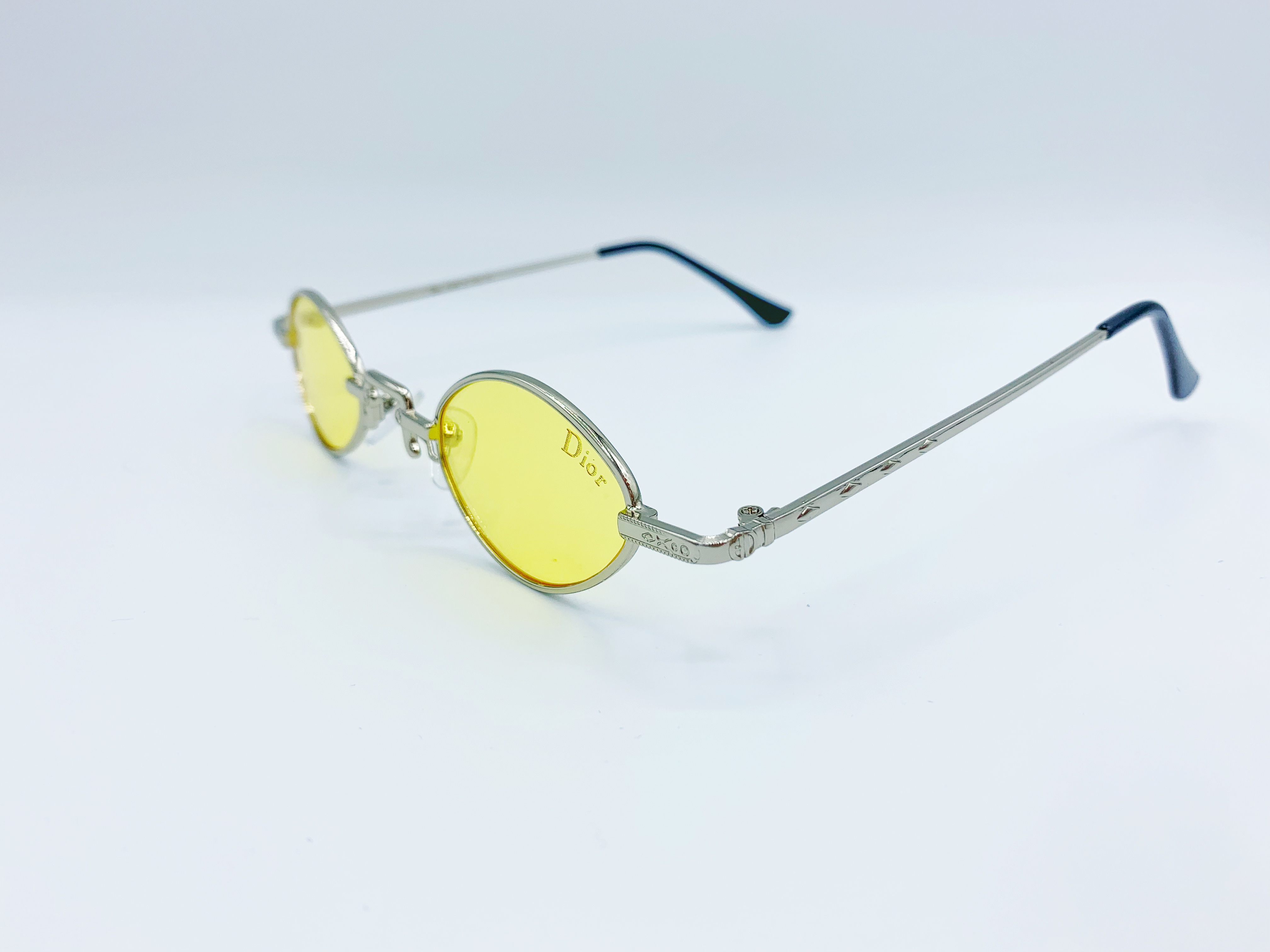 عینک طرح کلاسیک شیشه رنگ زرد